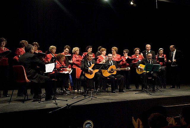 Más de 300 mayores cantan a la navidad en el I Festival de Villancicos de clubes de la tercera edad - 3, Foto 3