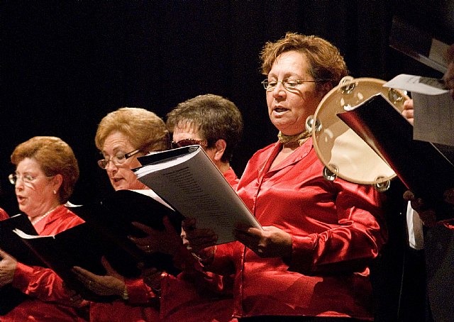 Más de 300 mayores cantan a la navidad en el I Festival de Villancicos de clubes de la tercera edad - 4, Foto 4