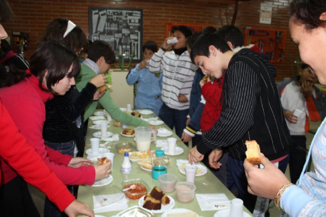 Los adolescentes de Torre Pacheco aprenden a desayunar de forma saludable - 1, Foto 1