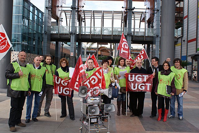 UGT y CCOO denuncian la desregulación de las condiciones laborales del nuevo convenio regional de grandes almacenes - 1, Foto 1