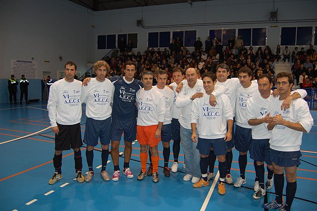 El partido contra el cáncer de Las Torres de Cotillas, un éxito de la mano de famosos como Bustamante, Valverde, Kiko o Líria - 1, Foto 1