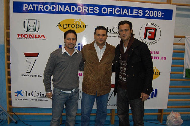 El partido contra el cncer de Las Torres de Cotillas, un xito de la mano de famosos como Bustamante, Valverde, Kiko o Lria - 1