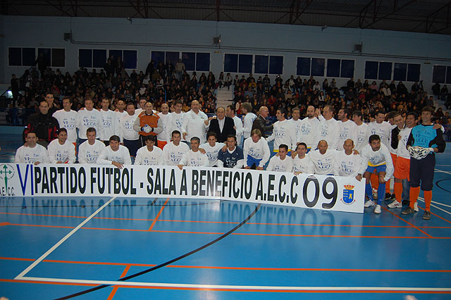 El partido contra el cncer de Las Torres de Cotillas, un xito de la mano de famosos como Bustamante, Valverde, Kiko o Lria - 4