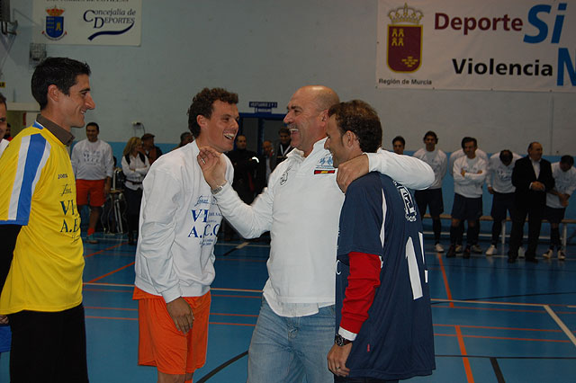 El partido contra el cncer de Las Torres de Cotillas, un xito de la mano de famosos como Bustamante, Valverde, Kiko o Lria - 14