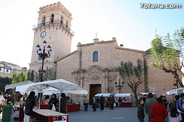 La Plaza la Constitución ha acogido el mercado artesano que cada mes se celebra en La Santa, Foto 1