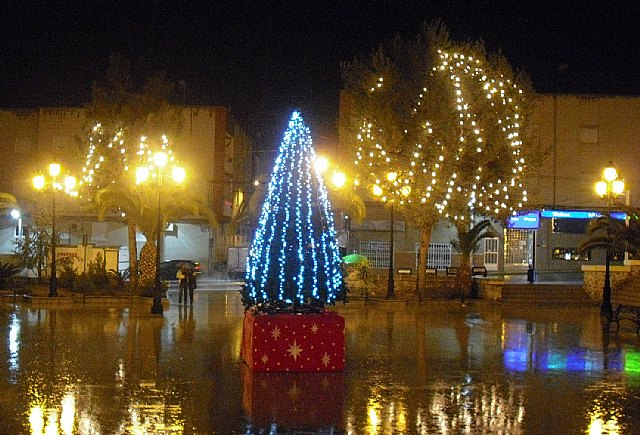 Las luces navideñas y el Belén municipal ya engalanan las fiestas en Lorquí - 1, Foto 1
