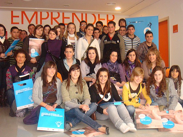 Alumnos del IES Oróspeda, de Archivel, aprenden de los emprendedores de CEEIM para montar una cooperativa - 1, Foto 1
