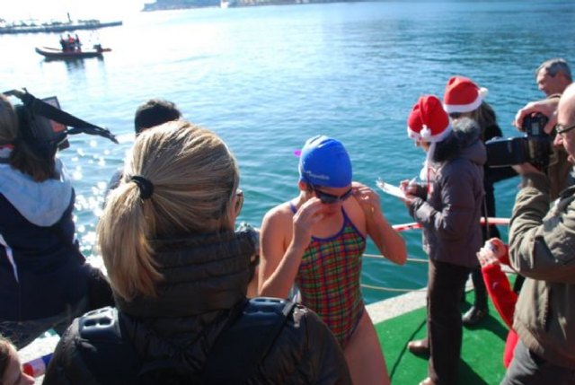 Paula Blaya y Roberto Alcaraz ganan la travesía a nado del puerto - 2, Foto 2