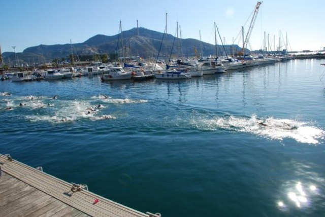 Paula Blaya y Roberto Alcaraz ganan la travesía a nado del puerto - 5, Foto 5