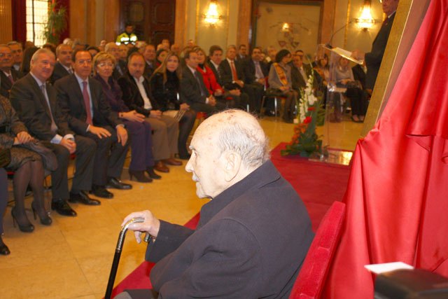 El Alcalde Cámara entrega el título de Hijo Adoptivo al cronista Carlos Valcárcel Mavor - 2, Foto 2