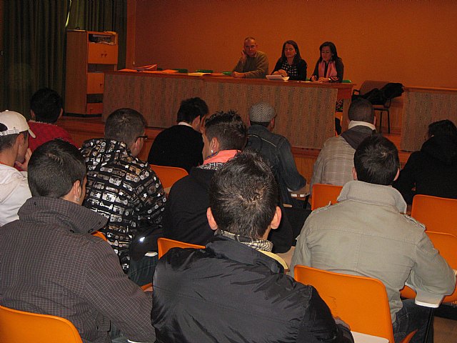 Los 48 alumnos que trabajan en la Escuela Taller del Cuartel de la Policía Local de La Alberca reciben sus diplomas - 2, Foto 2