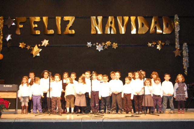 Las luces navideñas y el Beln municipal ya engalanan las fiestas en Lorqu - 2