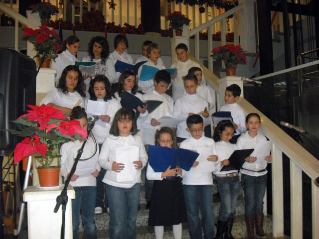 Las luces navideñas y el Beln municipal ya engalanan las fiestas en Lorqu - 3