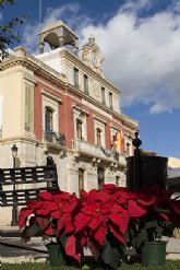 El Ayuntamiento engalana el municipio para acoger La Navidad