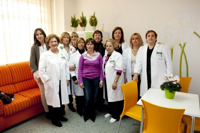 La alcaldesa inaugura una nueva sala de estar en el Naval para pacientes de Oncología - 2, Foto 2