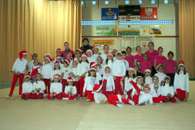 Las chicas de Gimnasia Rítmica de Alguazas salen a escena - 1, Foto 1