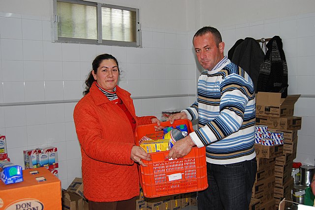 Más de 10.000 kilos de alimentos para los colectivos necesitados de Fuente Álamo - 1, Foto 1