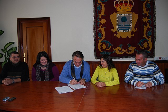El Ayuntamiento de Fuente Álamo y Cruz Roja firman un convenio de colaboración para reforzar el aprendizaje escolar - 1, Foto 1