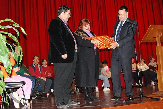 El Centro Ocupacional José Moyá realiza un emotivo homenaje y acto de reconocimiento a la profesora de manualidades, Conchi del Moral - 1, Foto 1