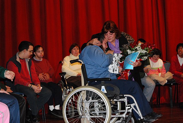El Centro Ocupacional José Moyá realiza un emotivo homenaje y acto de reconocimiento a la profesora de manualidades, Conchi del Moral - 2, Foto 2
