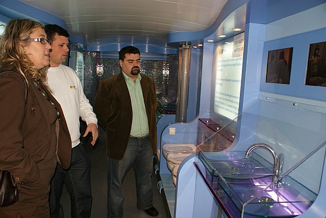 El Autobús del Agua de la Obra Social de la CAM visita Puerto Lumbreras - 1, Foto 1