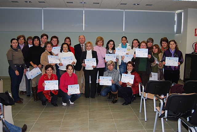 Finalizan dos de los cursos organizados por el Ayuntamiento para la formacin de las mujeres, Foto 1