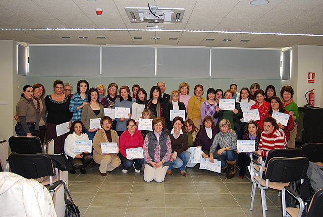 Finalizan dos de los cursos organizados por el Ayuntamiento para la formacin de las mujeres, Foto 2