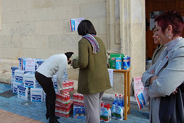 Los vecinos de Lorquí  se vuelcan con el “Maratón de recogida de leche” de Cáritas - 2, Foto 2