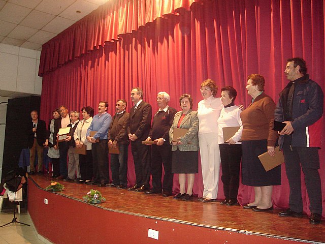 La Alcaldesa homenajea a los trabajadores jubilados y a los que cumplen 25 años de servicio en el Ayuntamiento durante el brindis de Navidad - 2, Foto 2