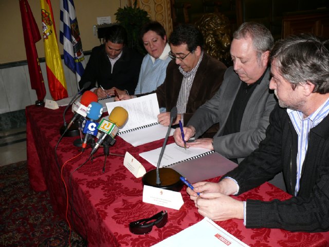 Firmado el convenio colectivo del personal del ayuntamiento que afecta a más de 350 trabajadores - 1, Foto 1