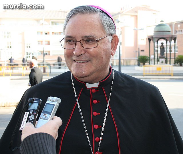 El obispo de la diócesis de Cartagena José Manuel Lorca Planes felicita la Navidad, Foto 1