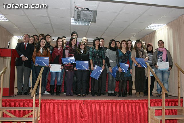 Educational authorities delivered the diplomas to the 21 students of the third class IB, Foto 1