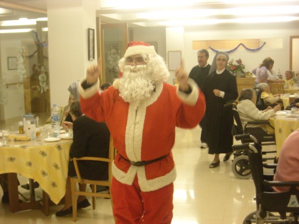 La federacin estudiantil CONFES celebra la Navidad felicitando las fiestas a los ancianos del asilo de las Hermanitas de los Pobres - 5