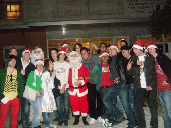 La federacin estudiantil CONFES celebra la Navidad felicitando las fiestas a los ancianos del asilo de las Hermanitas de los Pobres - 10