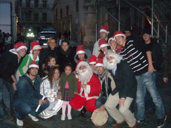 La federacin estudiantil CONFES celebra la Navidad felicitando las fiestas a los ancianos del asilo de las Hermanitas de los Pobres - 8
