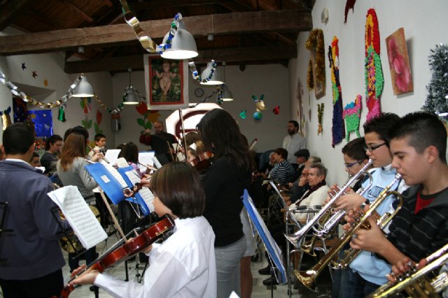 El Centro de Estancias Diurnas vibra con la música de la orquesta juvenil - 1, Foto 1