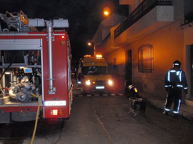 Efectivos de Bomberos Alhama-Totana, con presencia de Protección Civil y Policía Local de Totana, sofocan en menos de una hora un incendio - 1, Foto 1
