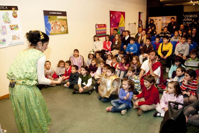 Medio centenar de niños disfruta con Divertiroma - 2