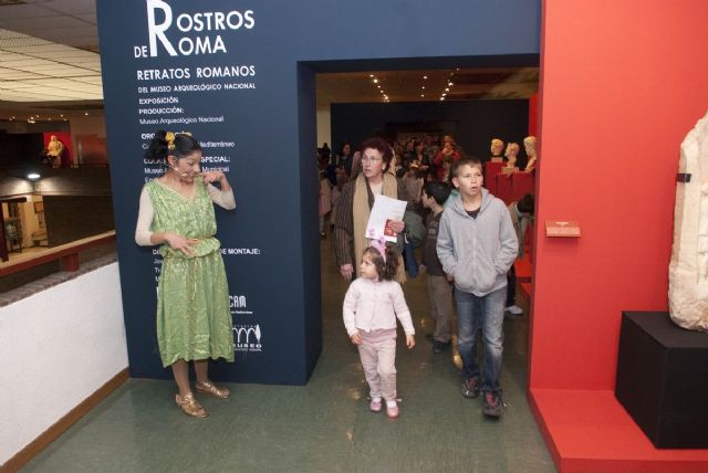 Medio centenar de niños disfruta con Divertiroma - 5