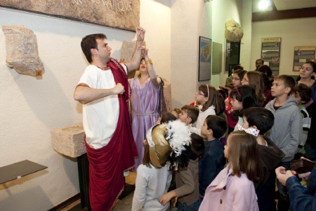 Medio centenar de niños disfruta con Divertiroma - 6