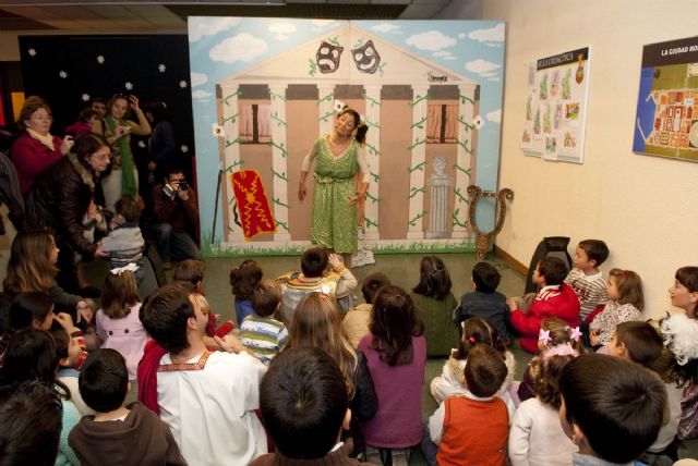 Medio centenar de niños disfruta con Divertiroma - 10