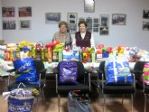 La Asociación de Viudas prepara una gran cesta de Navidad para los más necesitados
