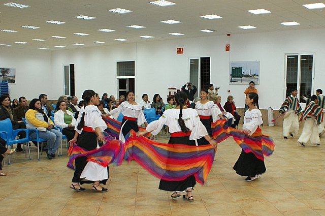 Puerto Lumbreras acoge una muestra de danzas tradicionales de Ecuador y una degustación de gastronomía típica de diferentes países - 1, Foto 1