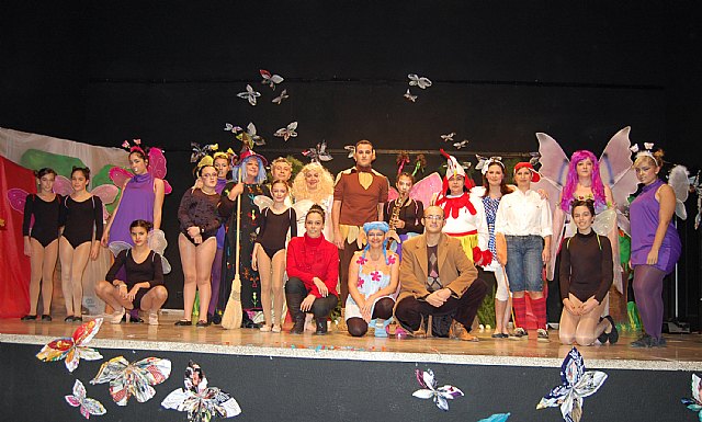 Los niños disfrutan de la Navidad en Lorquí con hinchables y talleres - 2, Foto 2