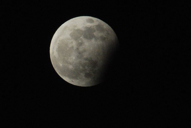 La imagen sin correcciones corresponde al eclipse del 31 de diciembre de 2009 a las 20 horas y 12 minutos, Foto 1