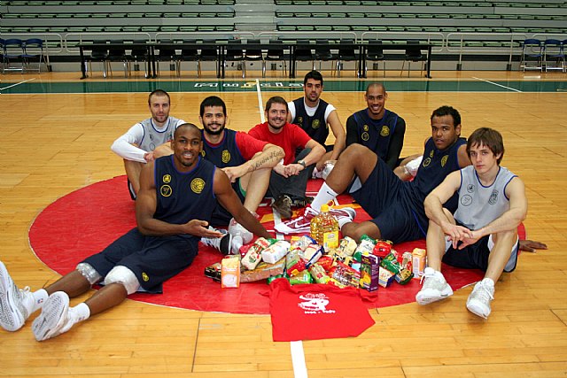 El CB Murcia apoya la IV Recogida de Alimentos no perecederos - 1, Foto 1