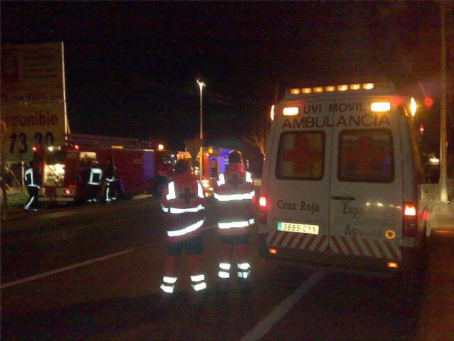 La rotura de un cable electrico provoca un incendio en la entrada de Águilas - 1, Foto 1