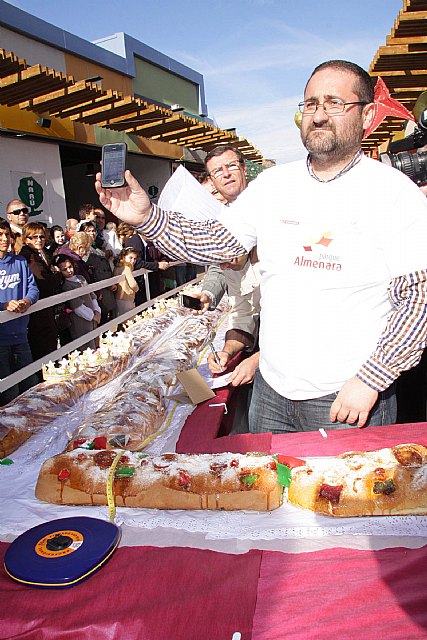 La ciudad de Lorca arrebata a Houston (Texas) el Guinness World Records del roscón más grande del mundo - 2, Foto 2