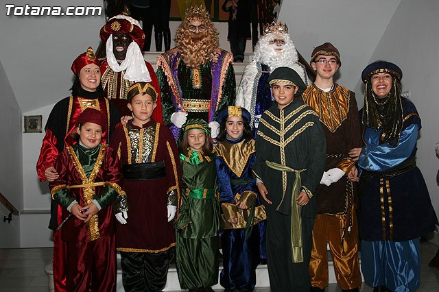 Los Reyes Magos repartirán alrededor de 24.000 juguetes y más de 32.000 piruletas y chucherías desde las carrozas durante la tradicional cabalgata, Foto 1