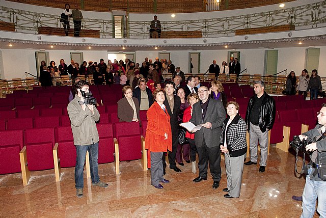 La alcaldesa visita el Teatro Apolo coincidiendo con el 103 cumpleaños del edificio desde su apertura - 1, Foto 1